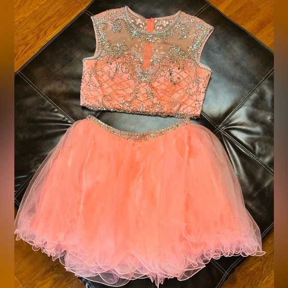 Coral homecoming/prom dress. Top:XL Bottom:XL